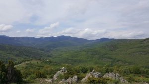 vista con sierra al fondo